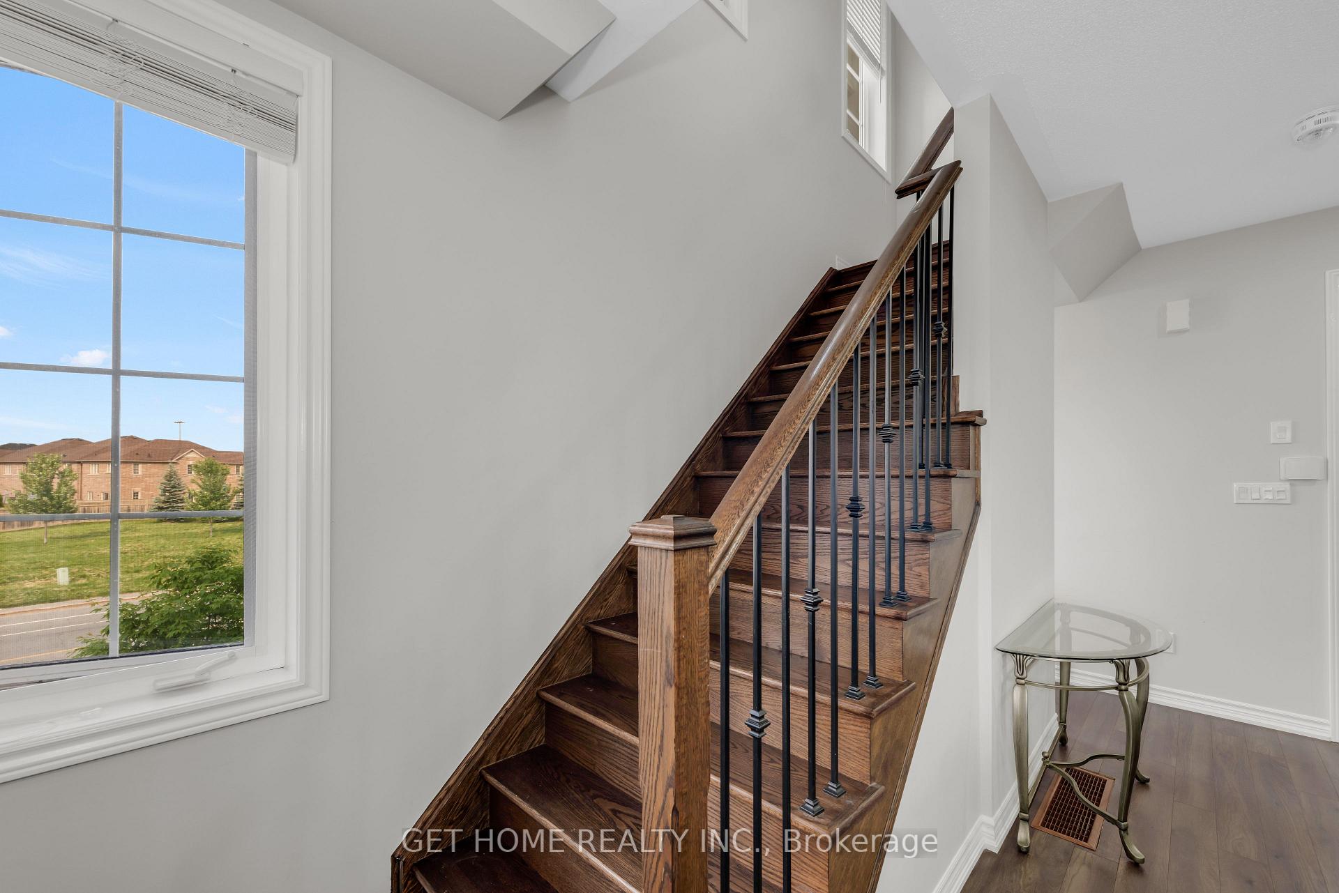 Photo 12 of 21 Rabbit Run Way, Brampton, Heart Lake — HOMEH