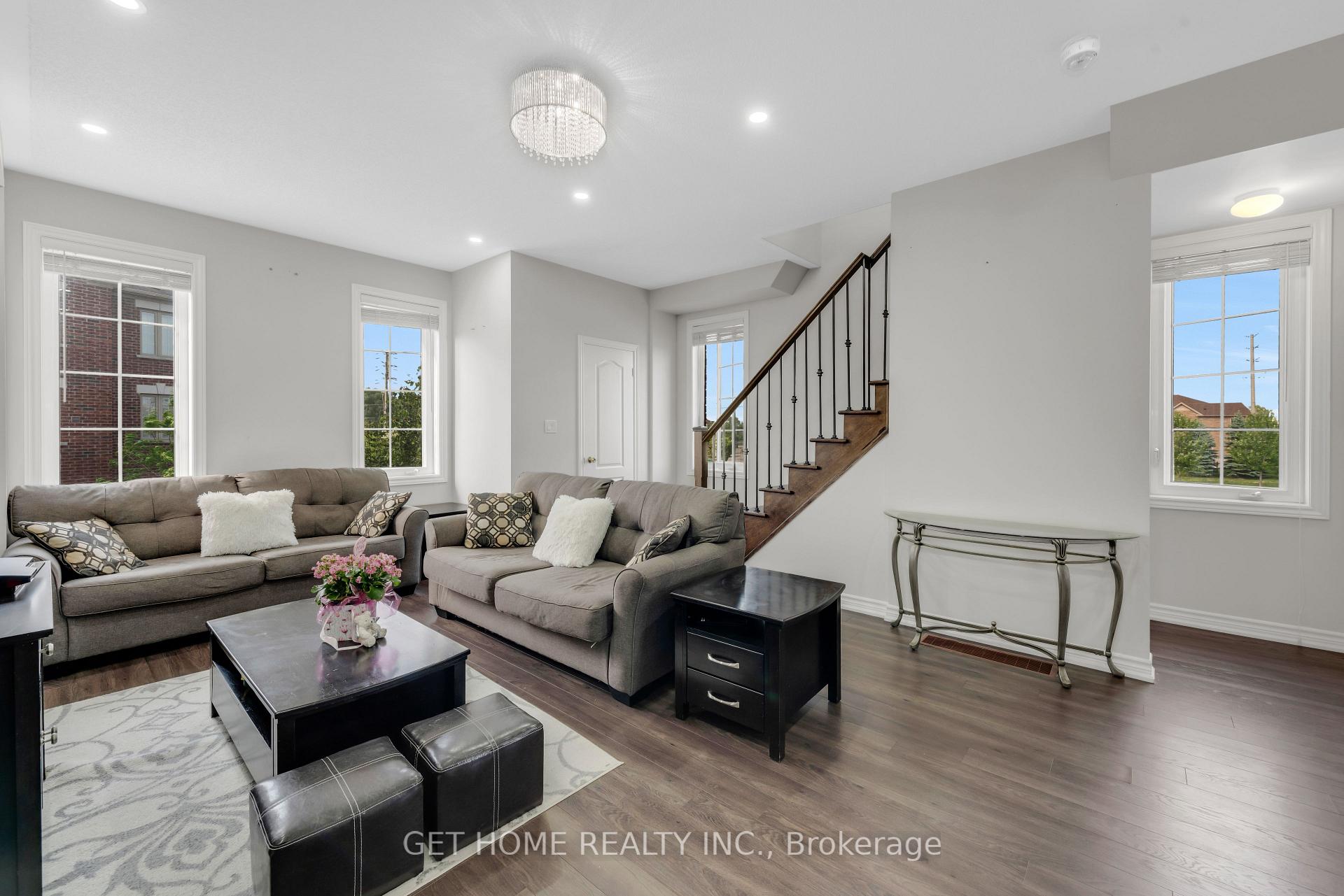 Photo 13 of 21 Rabbit Run Way, Brampton, Heart Lake — HOMEH