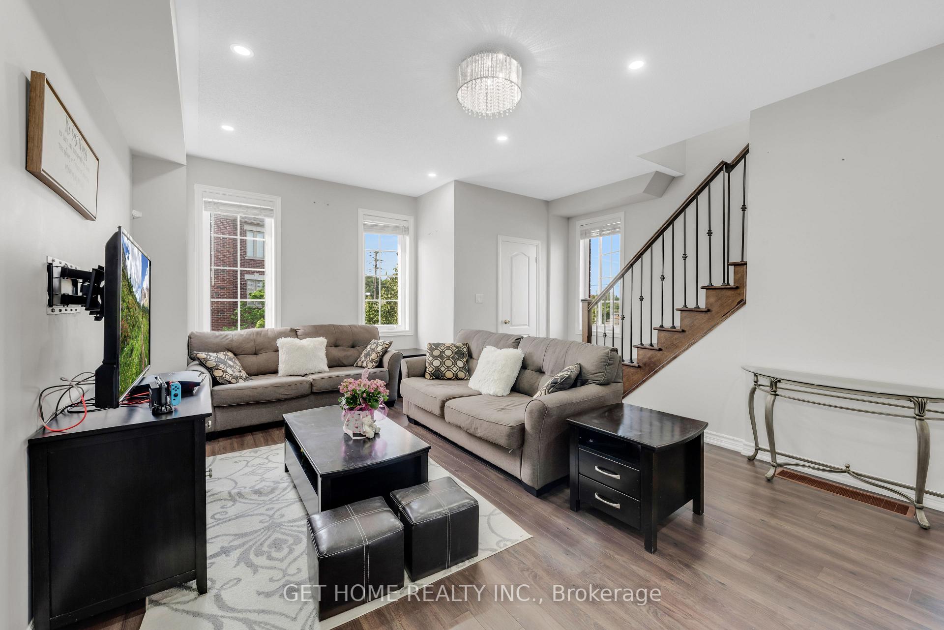 Photo 15 of 21 Rabbit Run Way, Brampton, Heart Lake — HOMEH