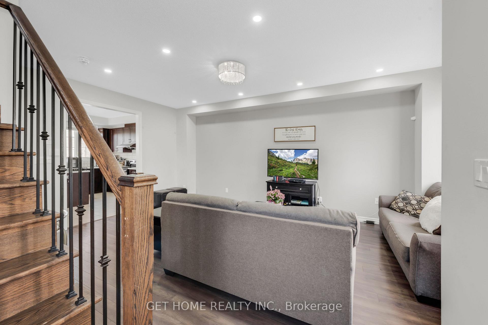 Photo 16 of 21 Rabbit Run Way, Brampton, Heart Lake — HOMEH