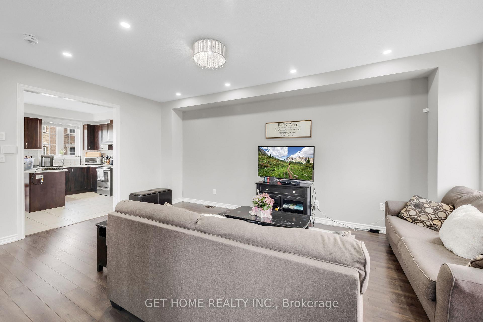 Photo 17 of 21 Rabbit Run Way, Brampton, Heart Lake — HOMEH