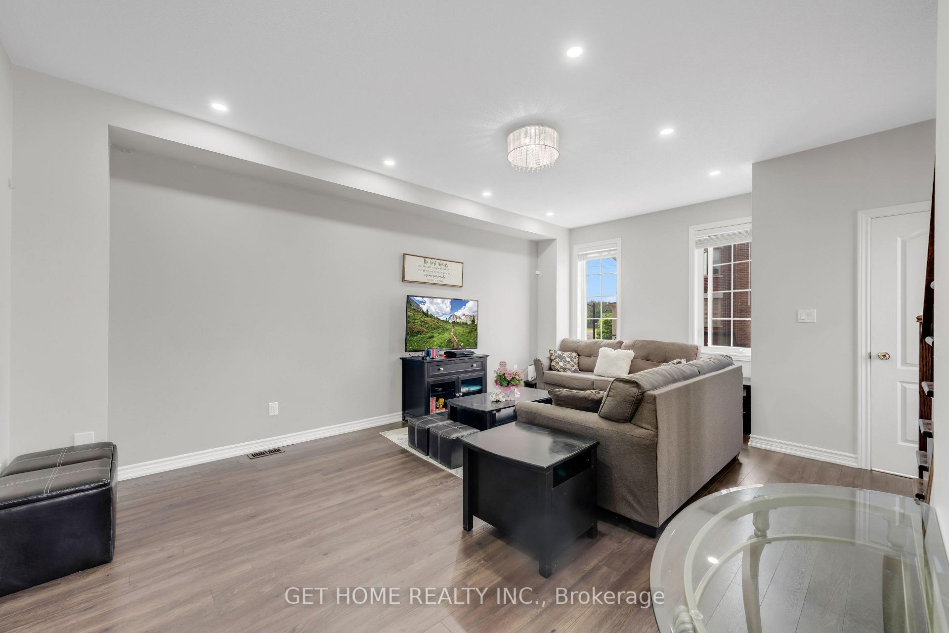 Photo 18 of 21 Rabbit Run Way, Brampton, Heart Lake — HOMEH