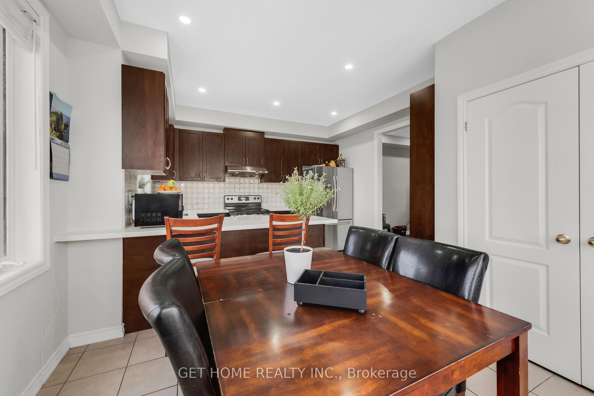 Photo 25 of 21 Rabbit Run Way, Brampton, Heart Lake — HOMEH