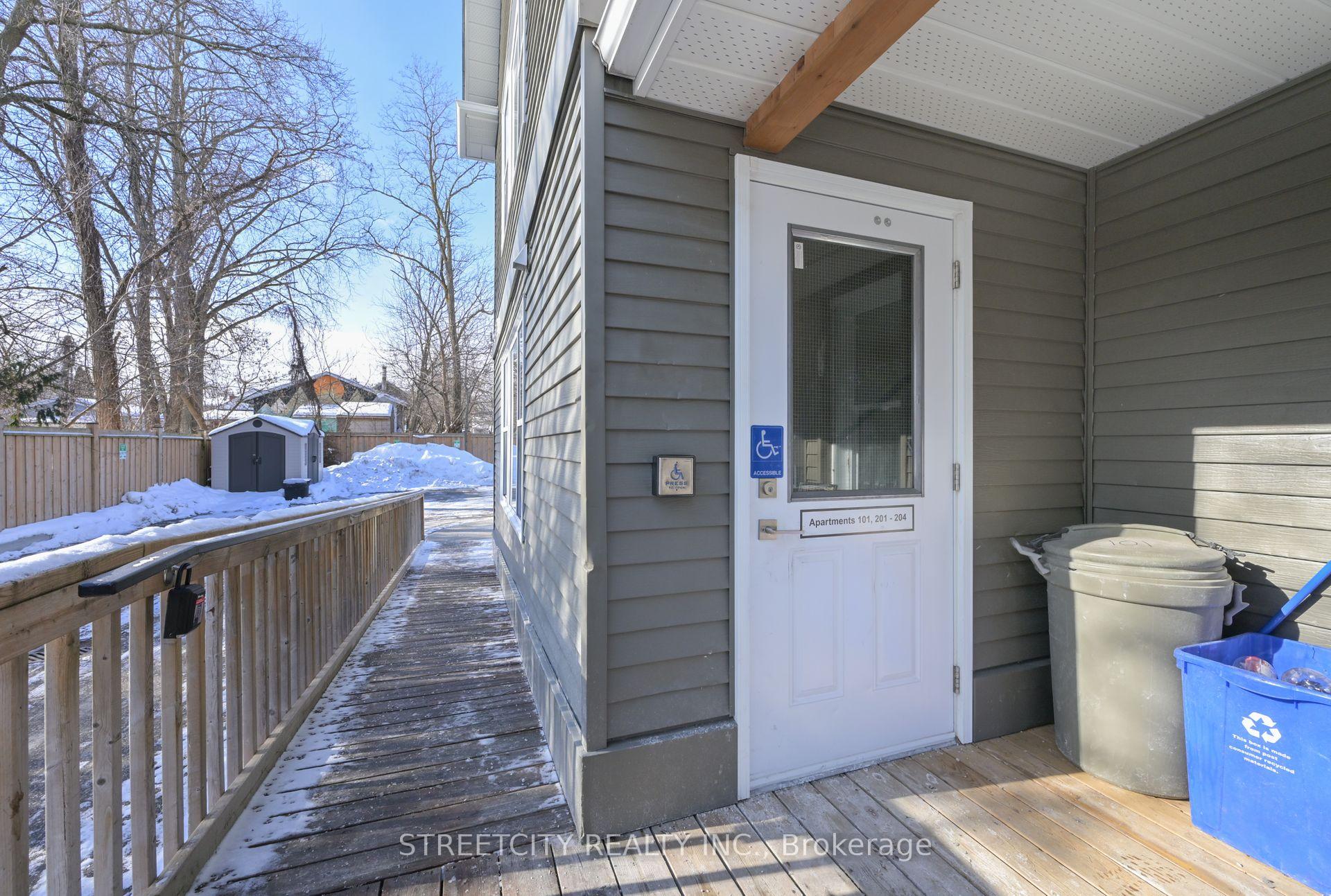 Photo 4 of Unit B2, 170 Bradford Street, Barrie, City Centre — HOMEH