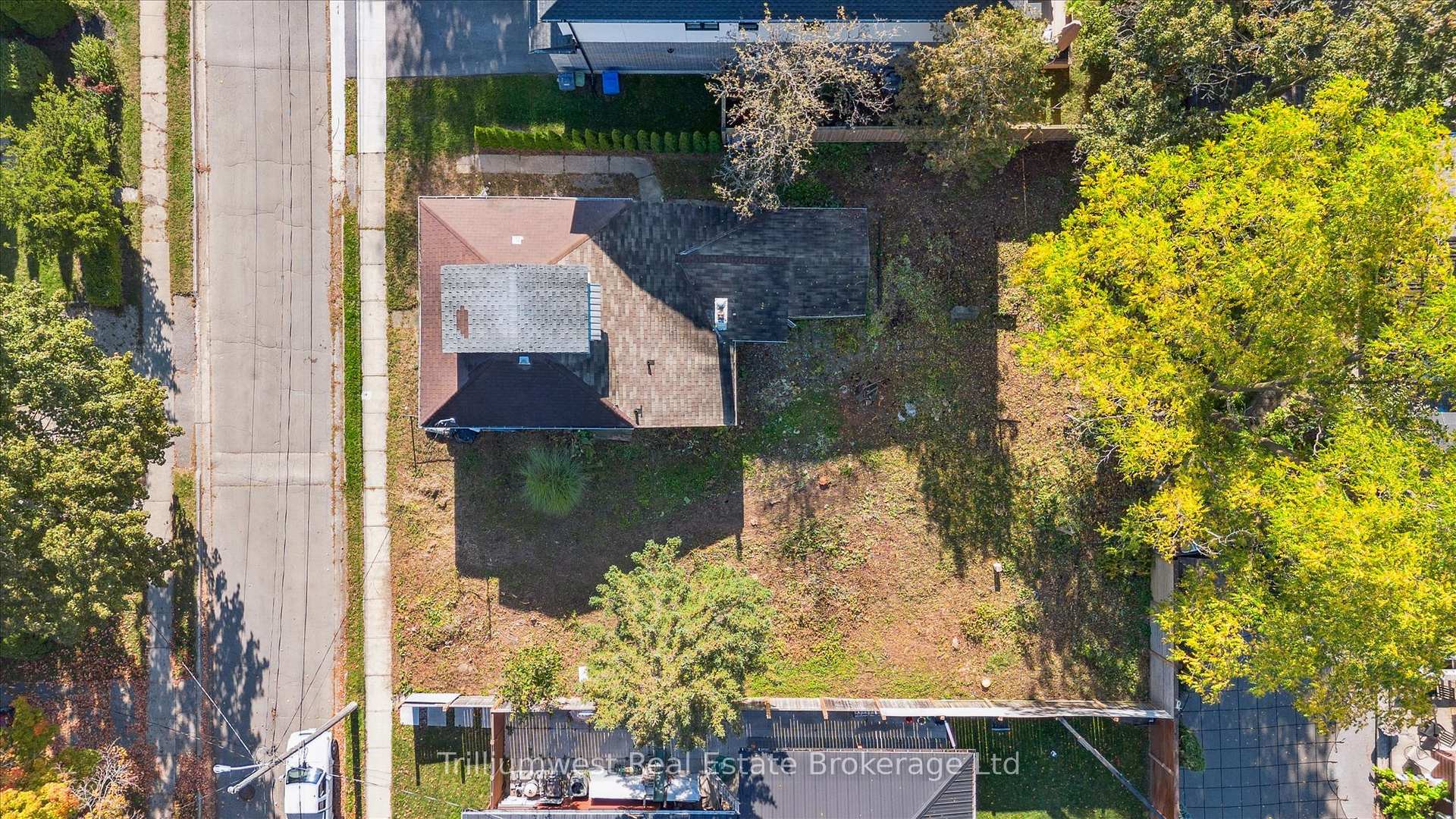 Photo 2 of 18 Jane Street, Guelph, St. George's — HOMEH