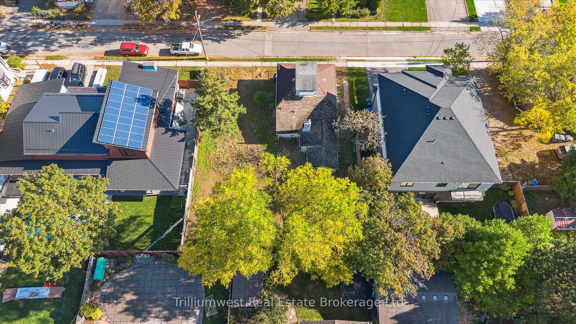 Photo 3 of 18 Jane Street, Guelph, St. George's — HOMEH