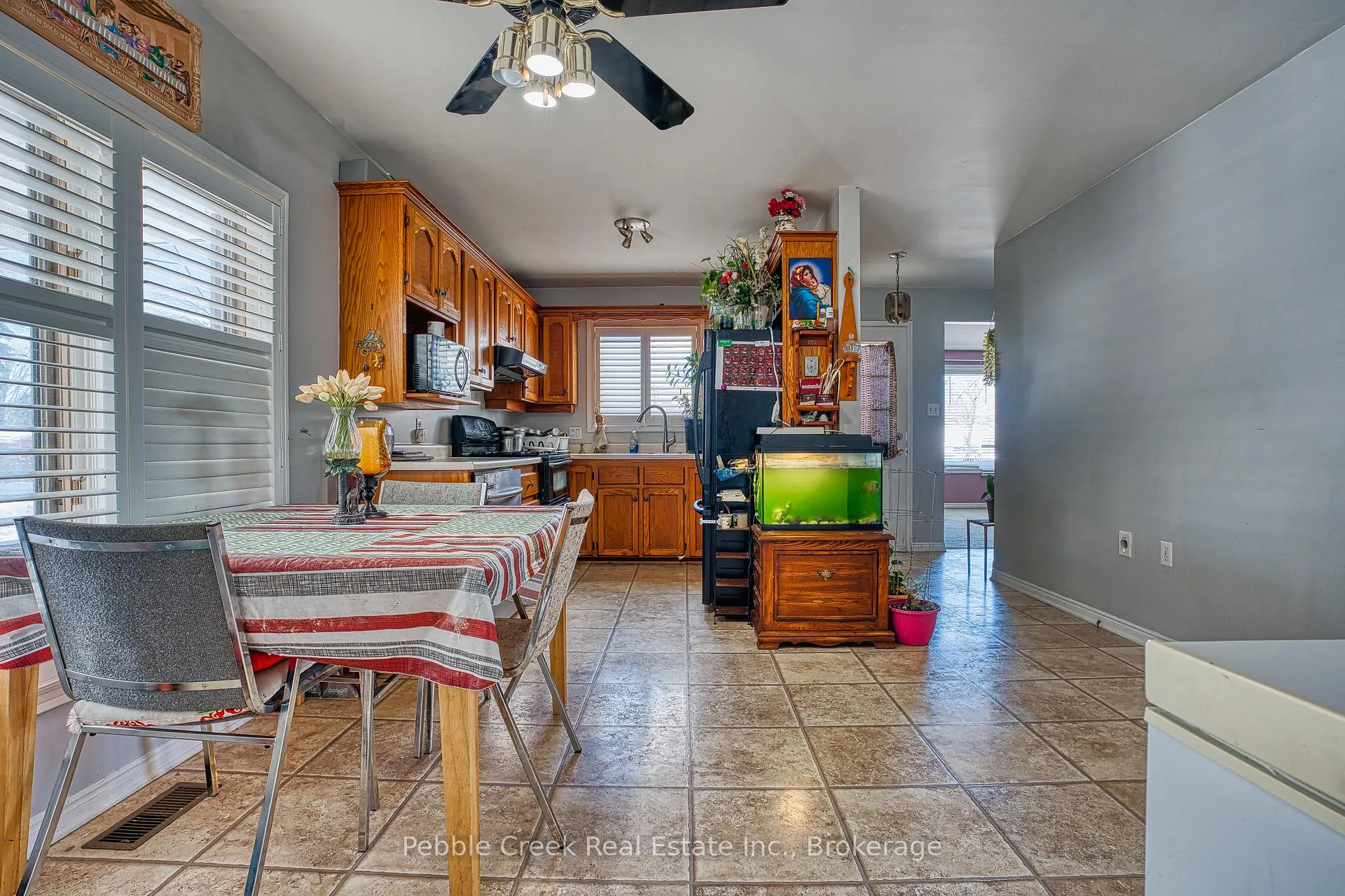 Photo 6 of 189 Hincks Street, Goderich, Goderich (Town) — HOMEH