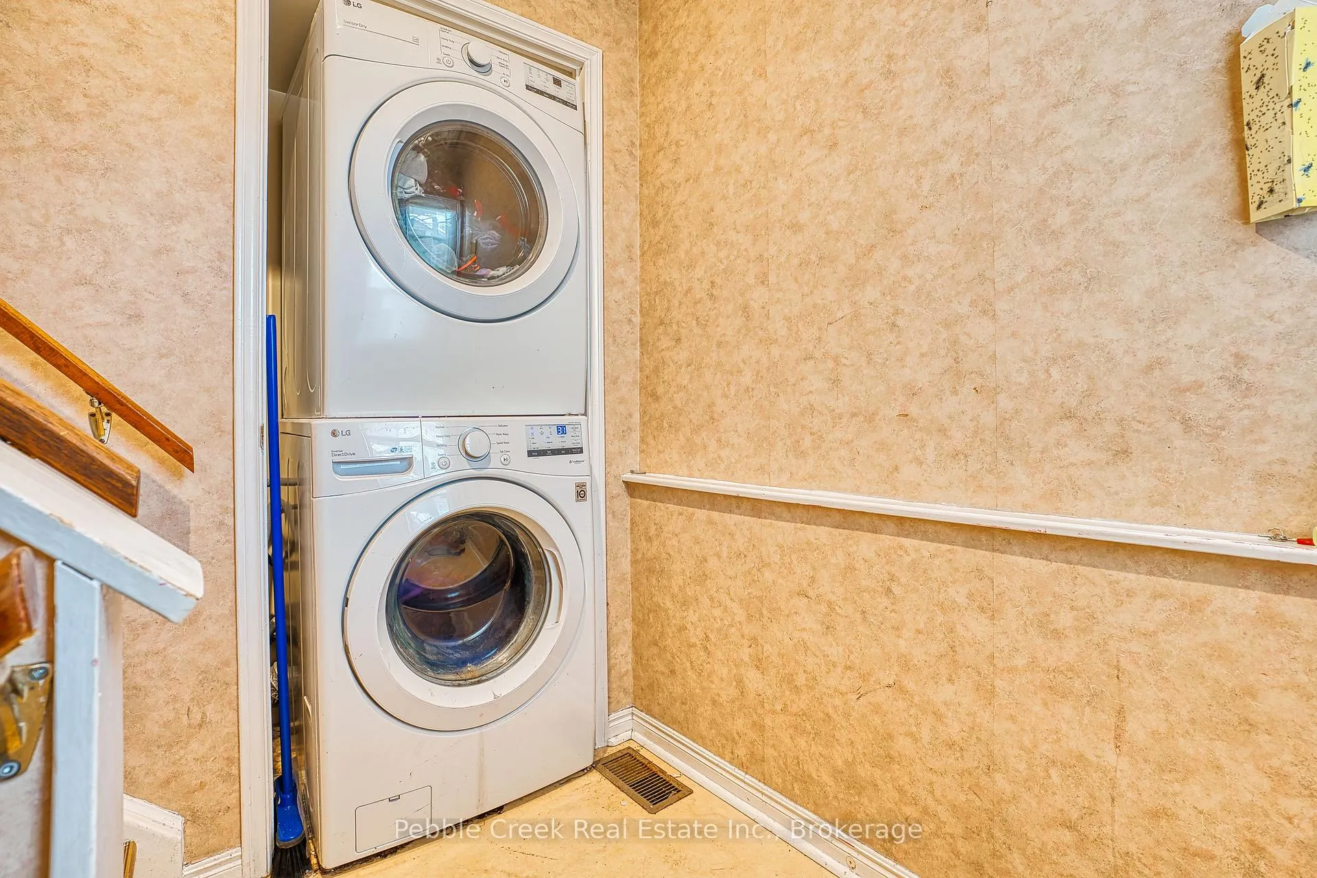 Photo 14 of 189 Hincks Street, Goderich, Goderich (Town) — HOMEH