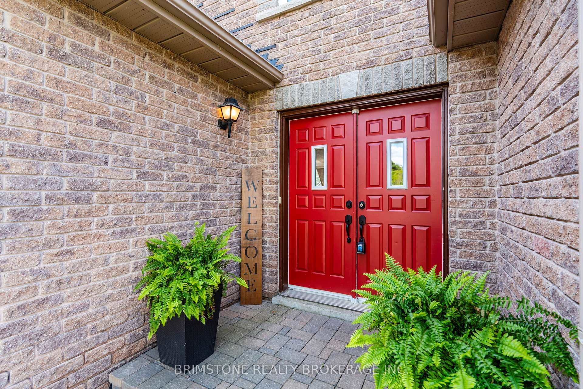 Photo 3 of 63 Prince George Crescent, Barrie, Innis-Shore — HOMEH