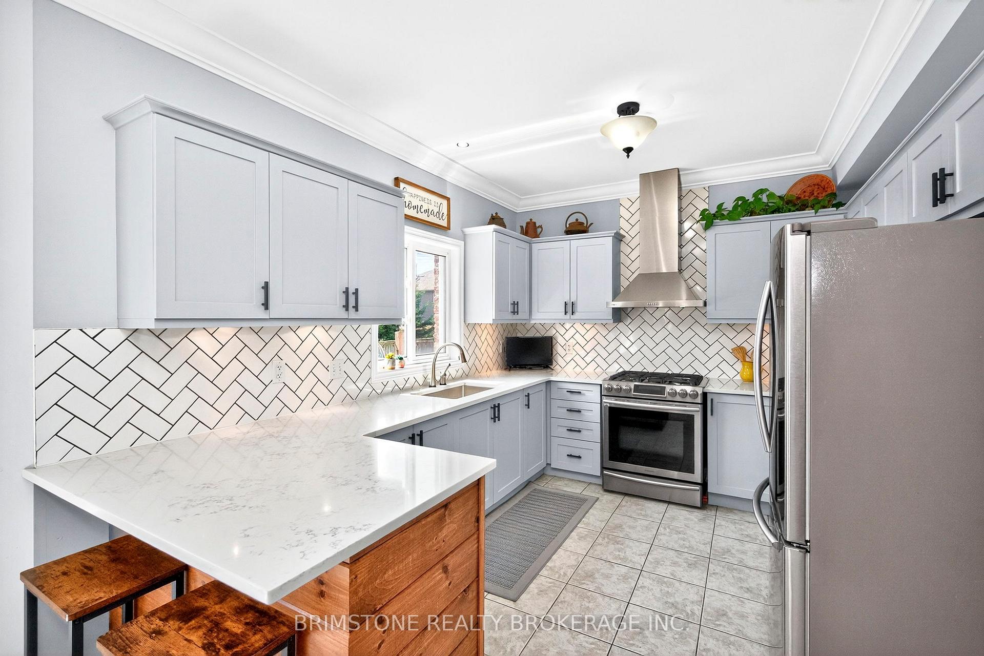 Photo 12 of 63 Prince George Crescent, Barrie, Innis-Shore — HOMEH