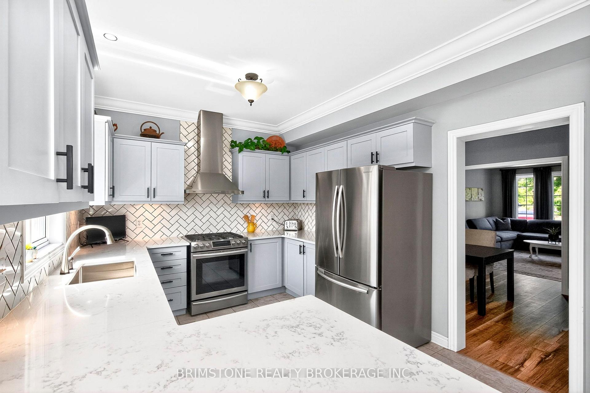 Photo 13 of 63 Prince George Crescent, Barrie, Innis-Shore — HOMEH