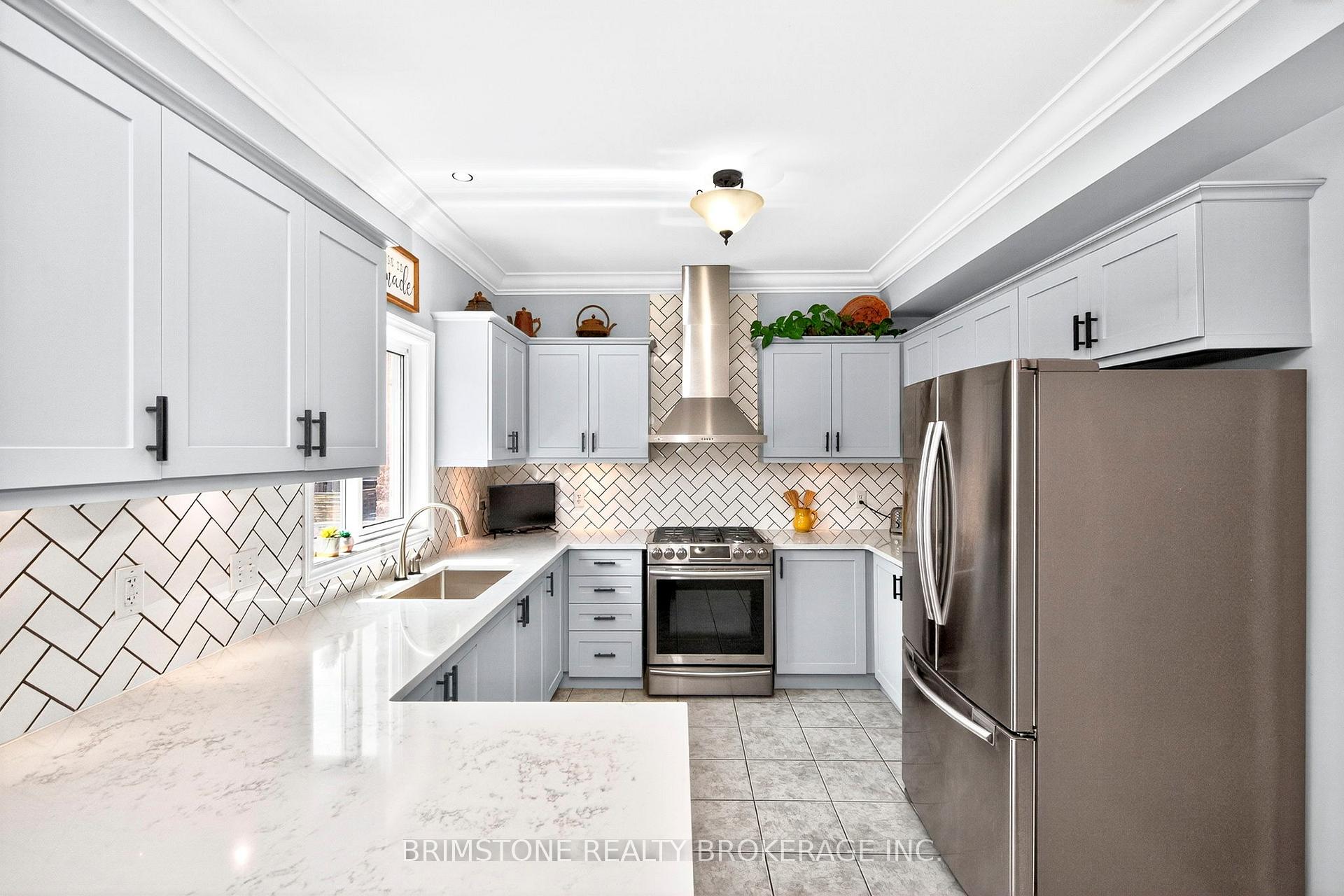 Photo 14 of 63 Prince George Crescent, Barrie, Innis-Shore — HOMEH