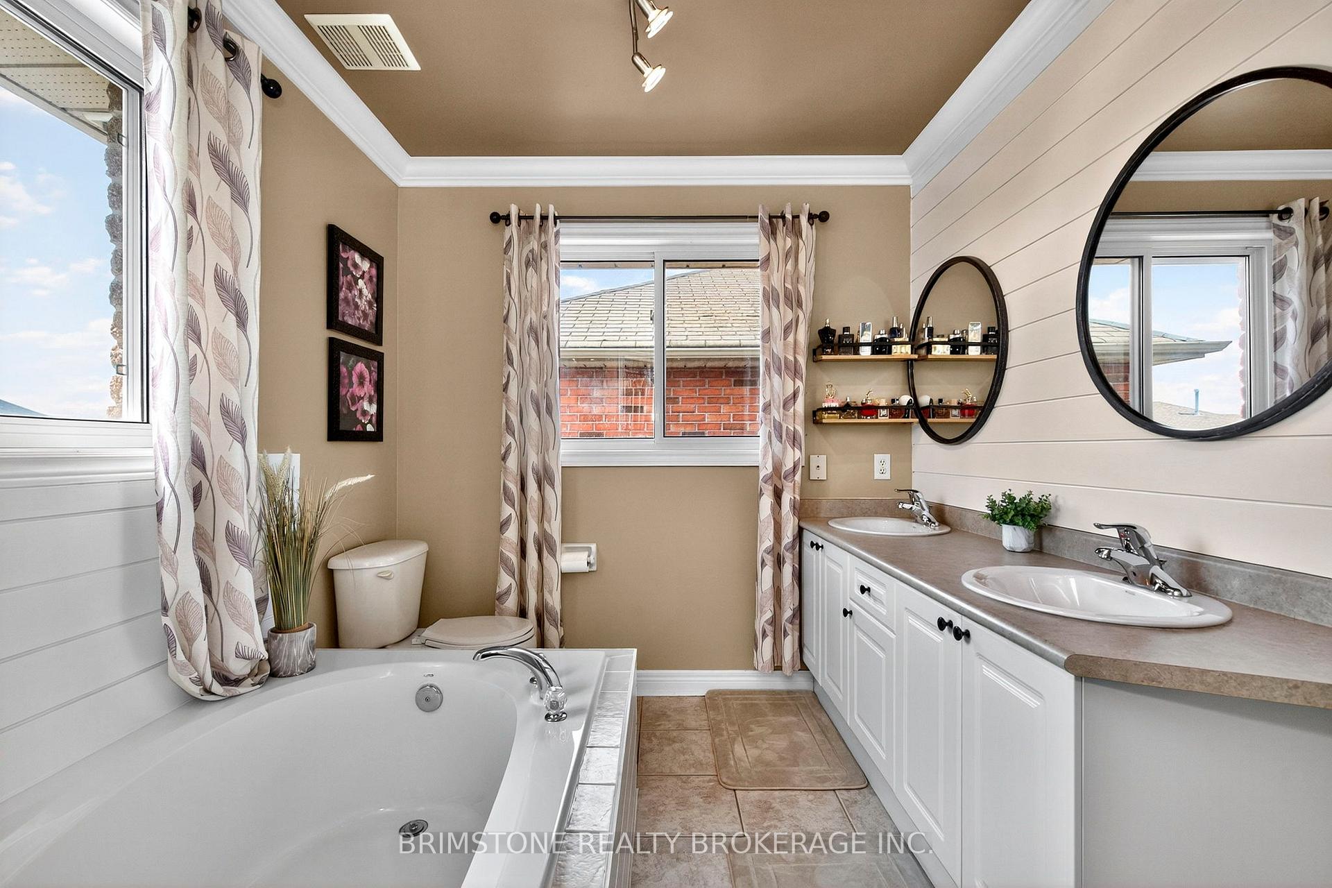 Photo 25 of 63 Prince George Crescent, Barrie, Innis-Shore — HOMEH