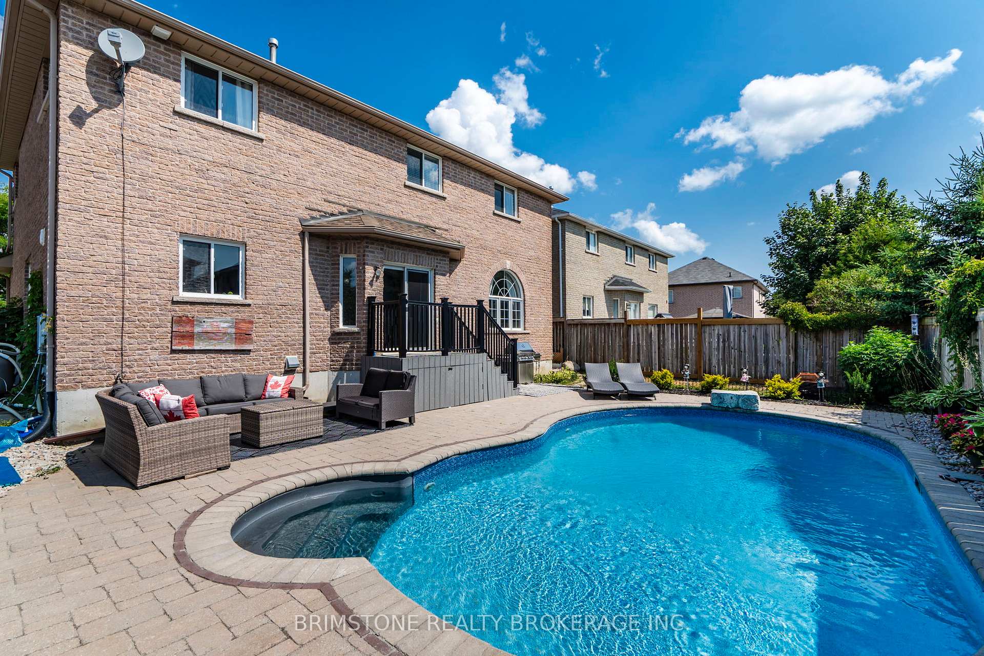 Photo 33 of 63 Prince George Crescent, Barrie, Innis-Shore — HOMEH