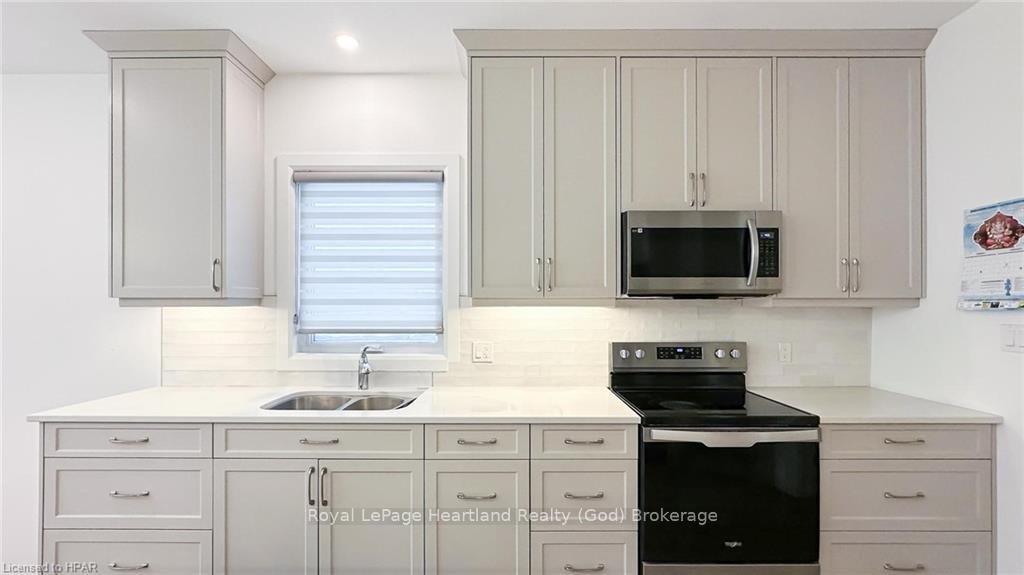 Photo 13 of 432 Coast Drive, Goderich, Goderich (Town) — HOMEH