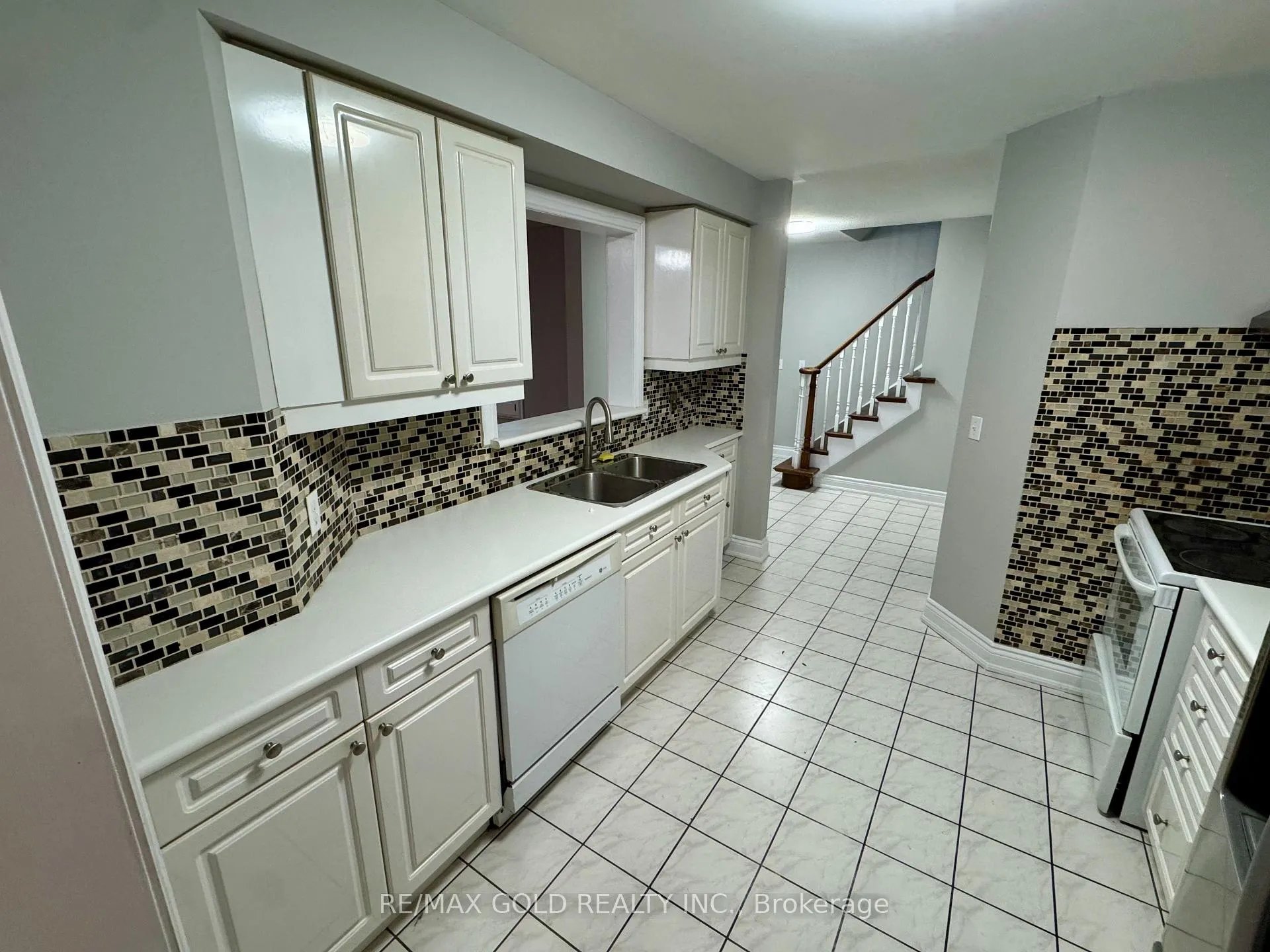 Photo 102 of 9 Upwood Place, Brampton, Sandringham-Wellington — HOMEH
