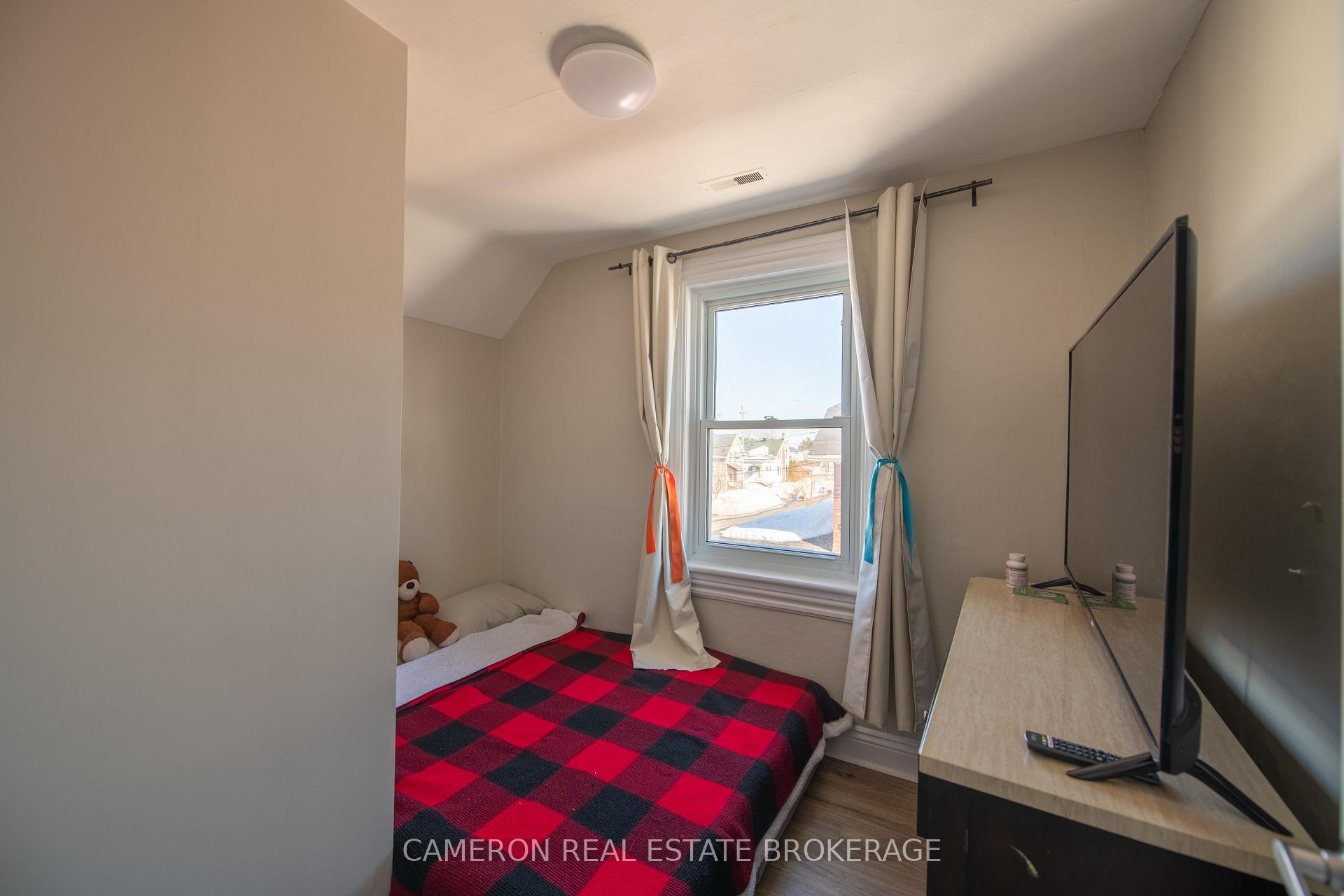 Photo 11 of 26-28 Pine Street, Cornwall — HOMEH