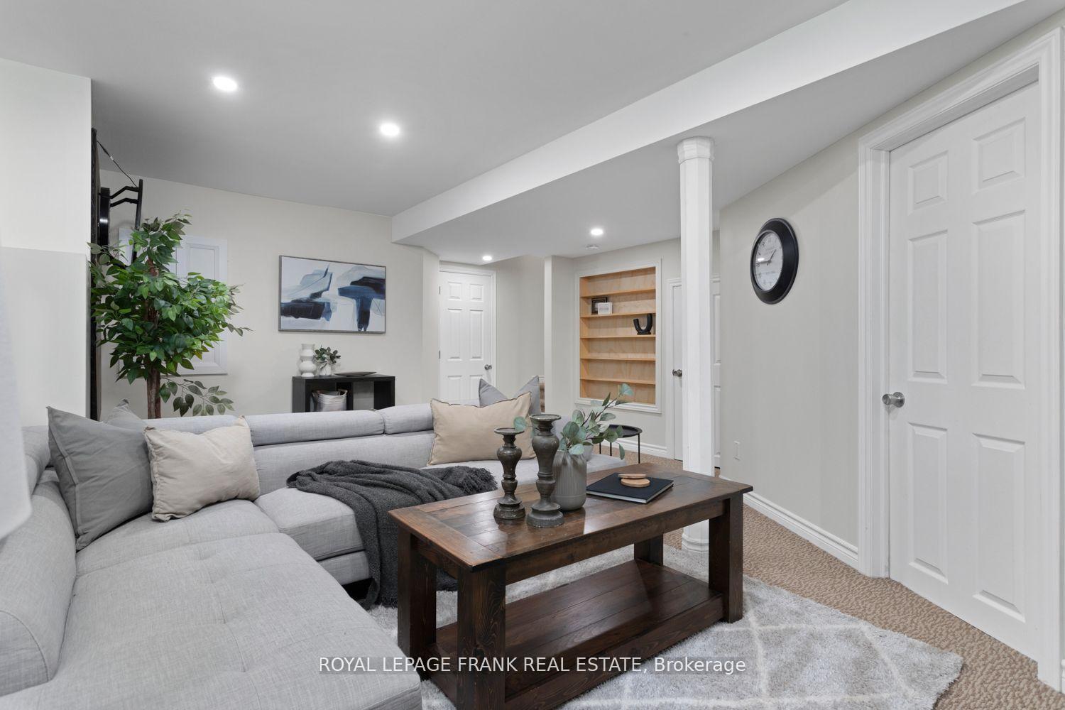 Photo 11 of 88 Richfield Square, Clarington, Courtice — HOMEH