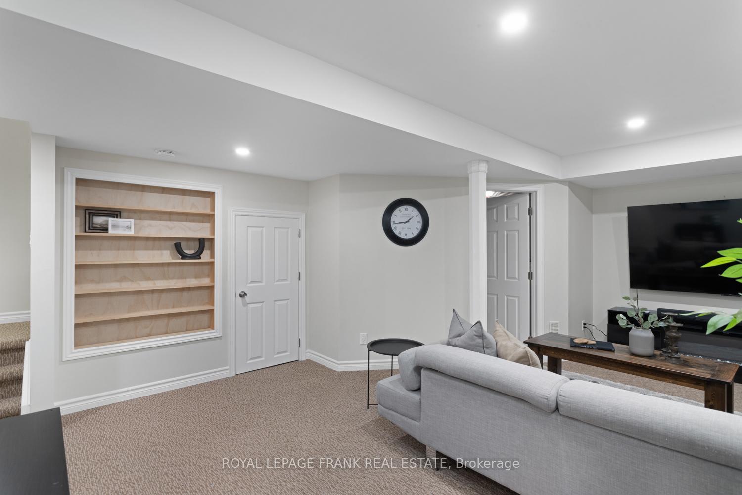 Photo 14 of 88 Richfield Square, Clarington, Courtice — HOMEH