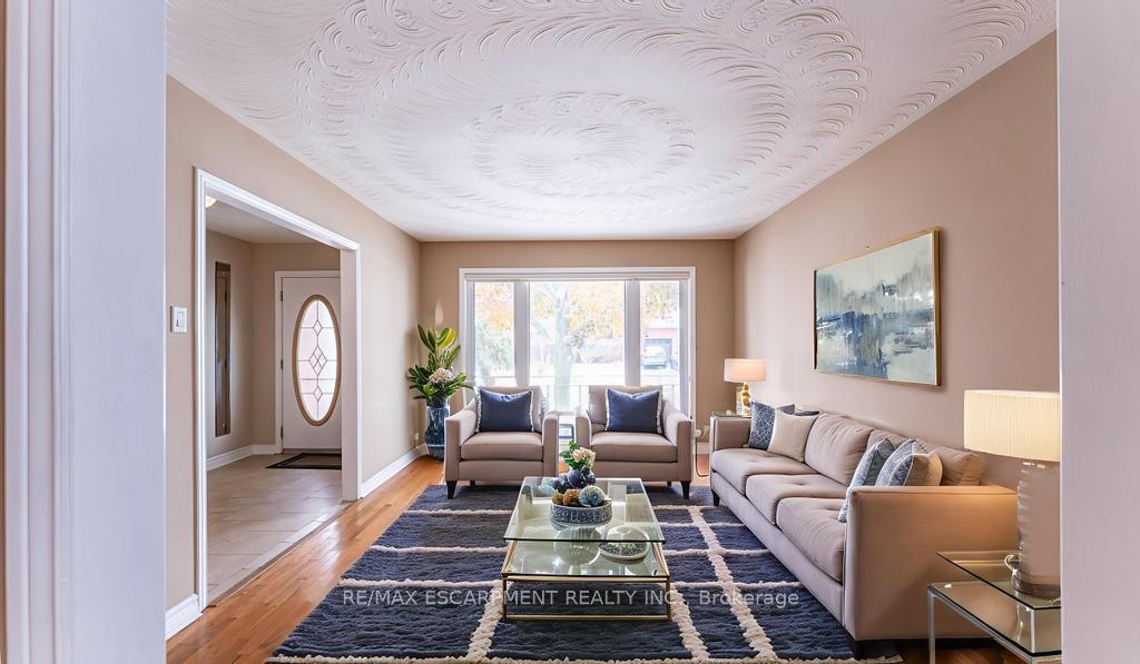 Photo 3 of 162 Solomon Crescent, Hamilton, Trenholme — HOMEH