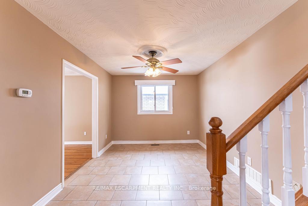 Photo 5 of 162 Solomon Crescent, Hamilton, Trenholme — HOMEH