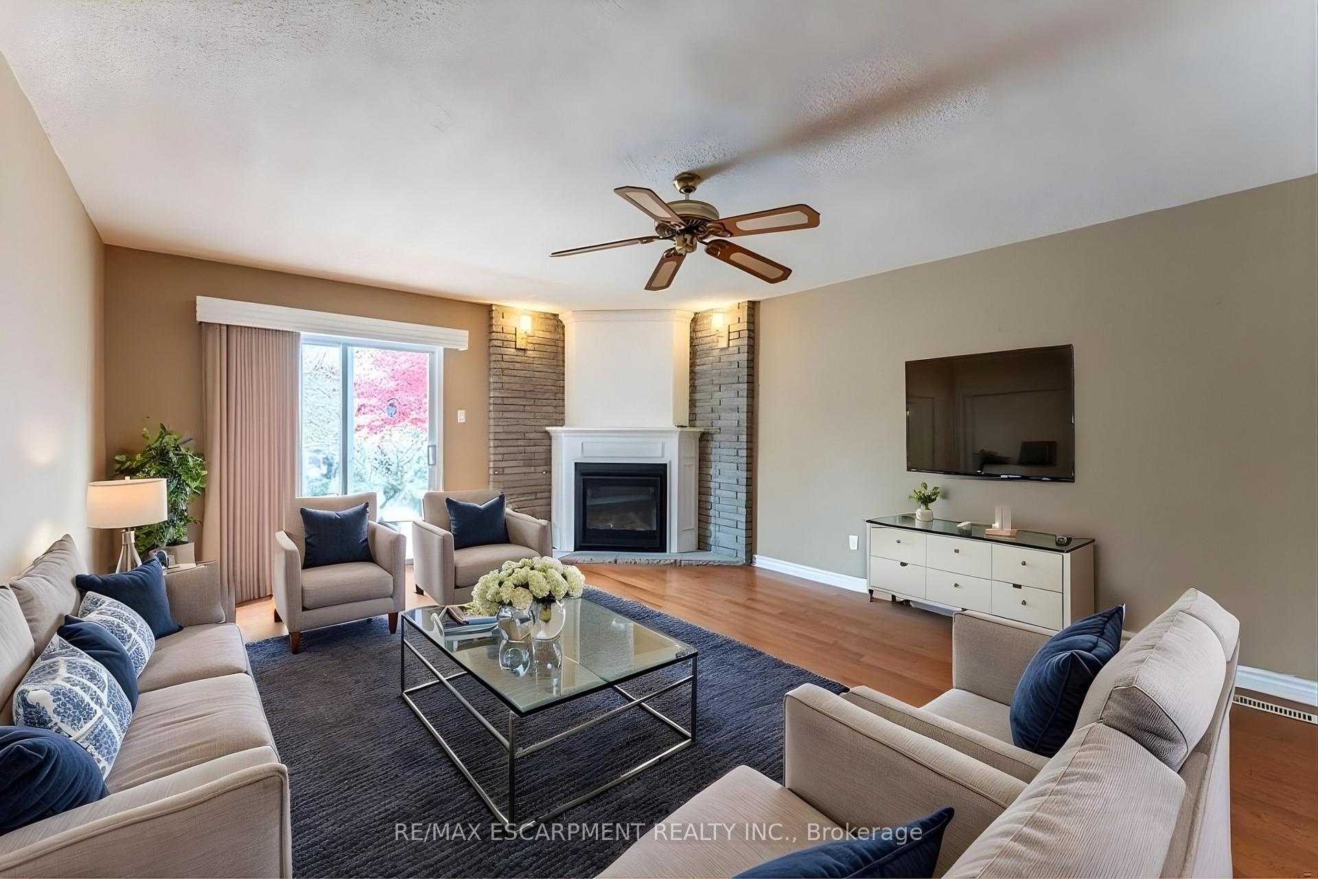 Photo 10 of 162 Solomon Crescent, Hamilton, Trenholme — HOMEH
