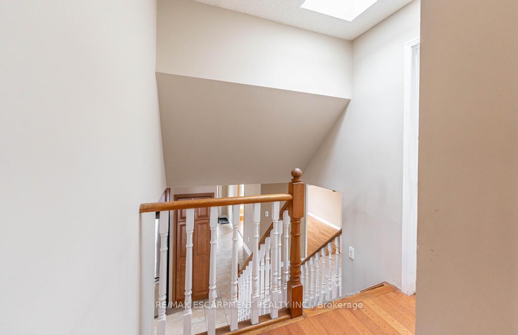 Photo 13 of 162 Solomon Crescent, Hamilton, Trenholme — HOMEH