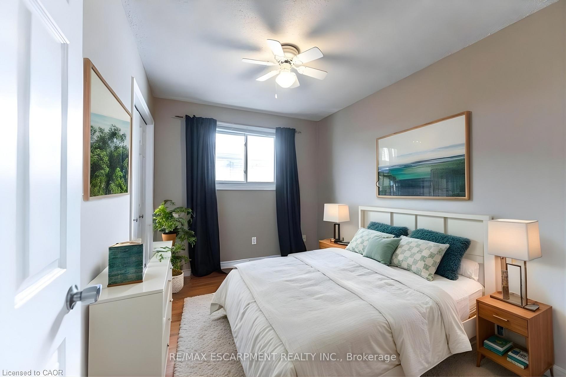 Photo 16 of 162 Solomon Crescent, Hamilton, Trenholme — HOMEH