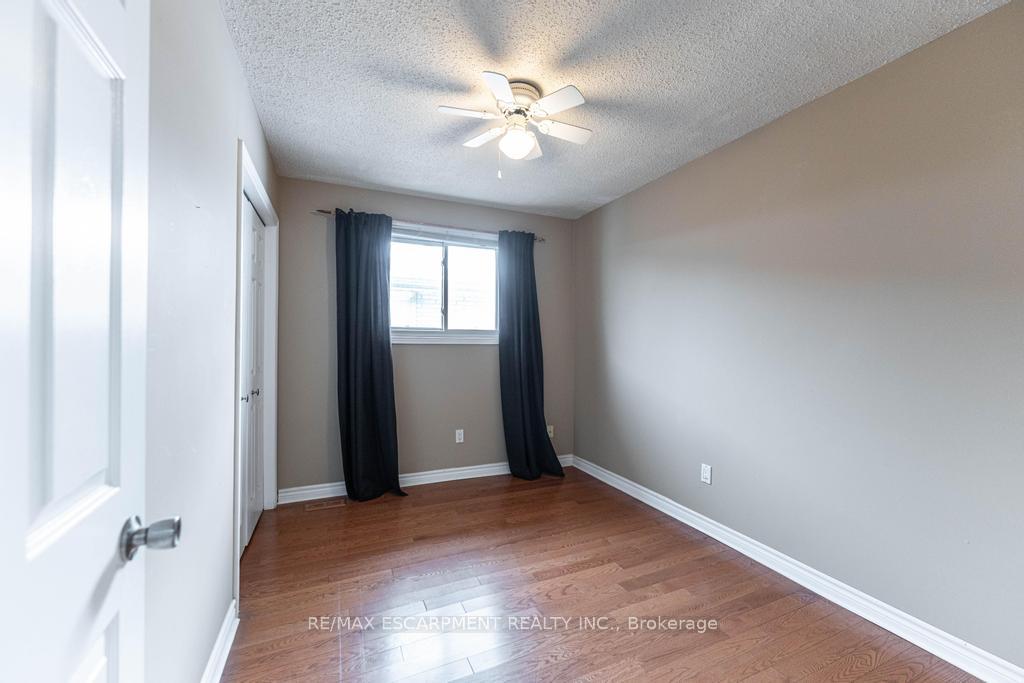 Photo 17 of 162 Solomon Crescent, Hamilton, Trenholme — HOMEH