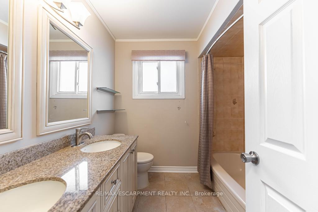 Photo 18 of 162 Solomon Crescent, Hamilton, Trenholme — HOMEH