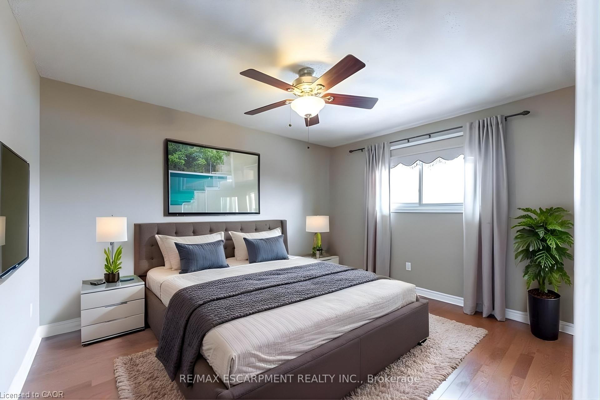 Photo 19 of 162 Solomon Crescent, Hamilton, Trenholme — HOMEH