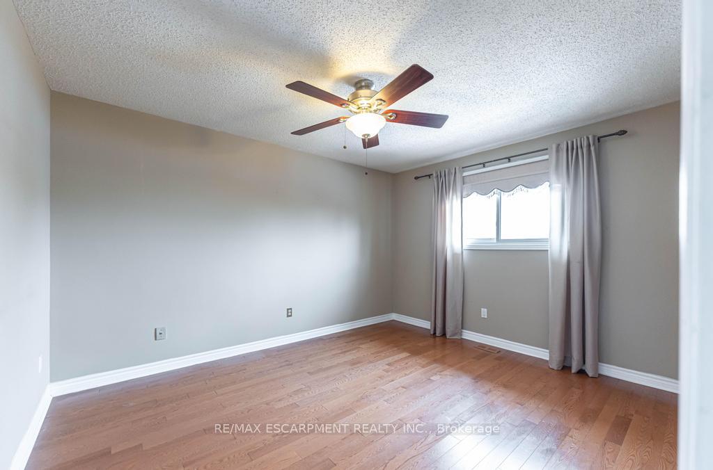 Photo 20 of 162 Solomon Crescent, Hamilton, Trenholme — HOMEH