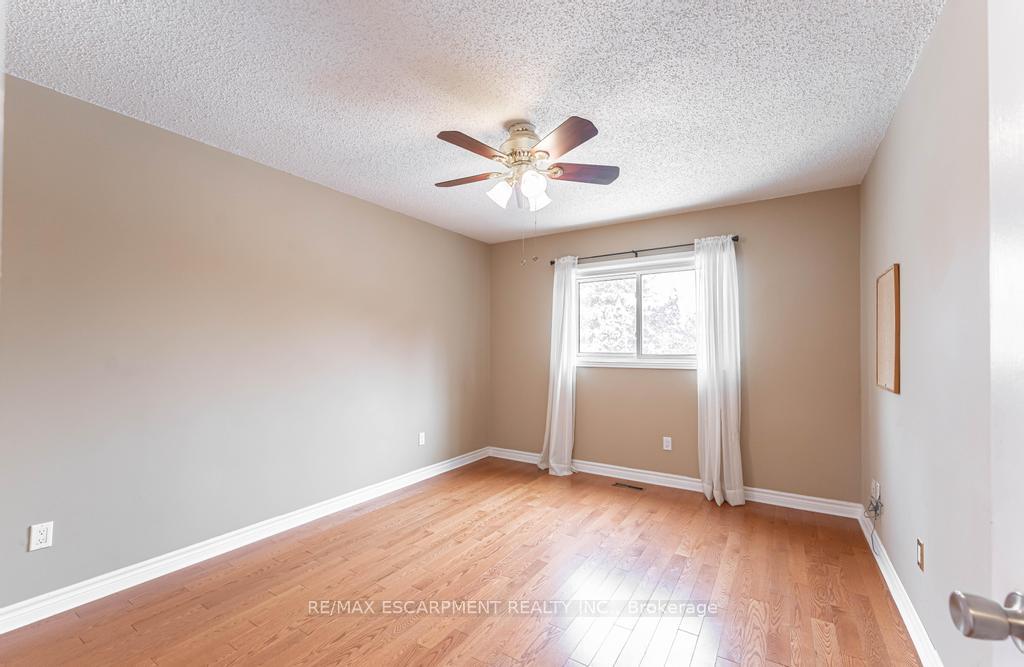 Photo 22 of 162 Solomon Crescent, Hamilton, Trenholme — HOMEH