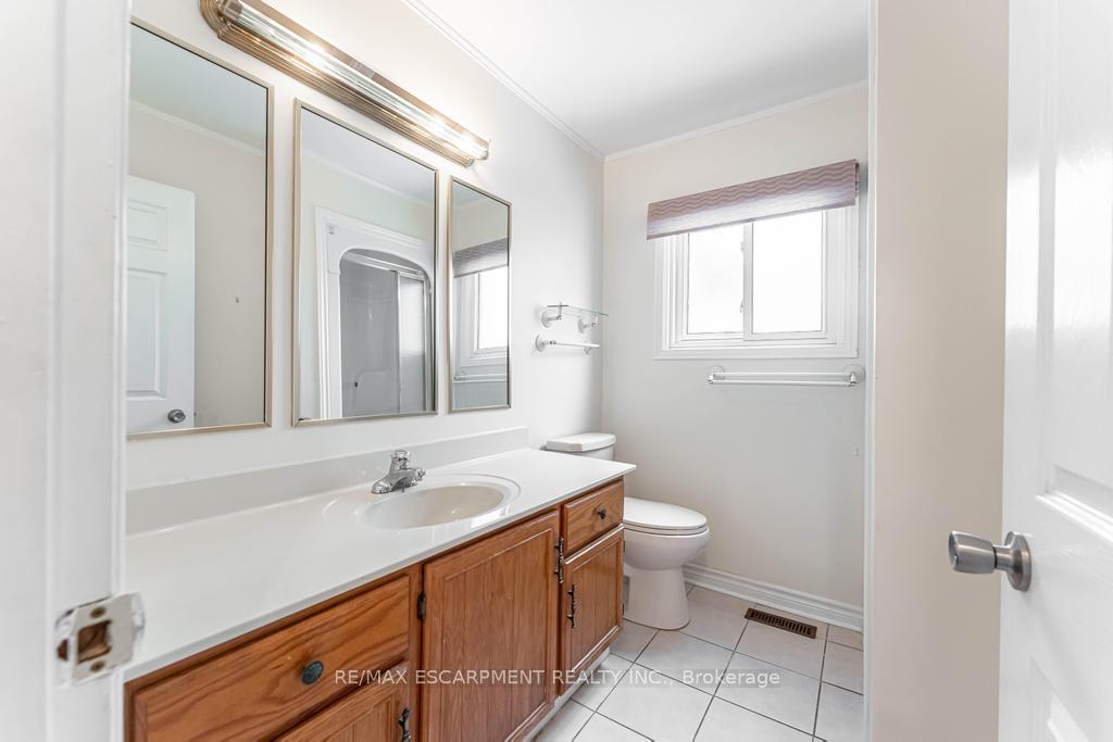 Photo 23 of 162 Solomon Crescent, Hamilton, Trenholme — HOMEH