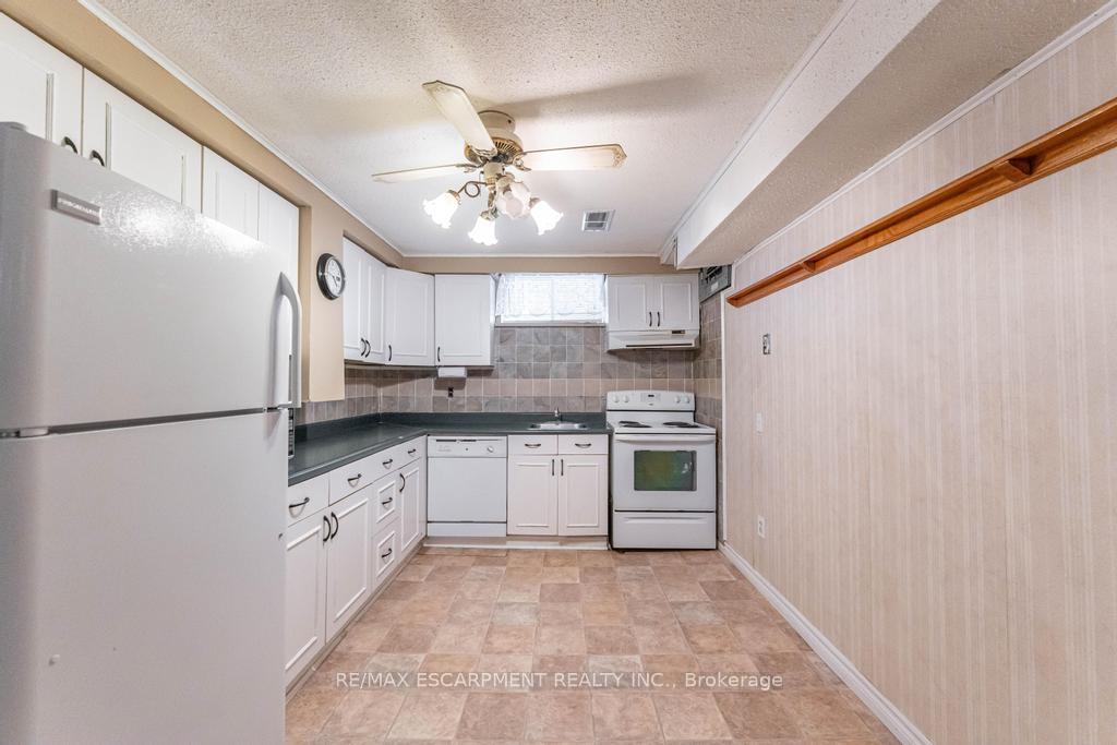 Photo 25 of 162 Solomon Crescent, Hamilton, Trenholme — HOMEH