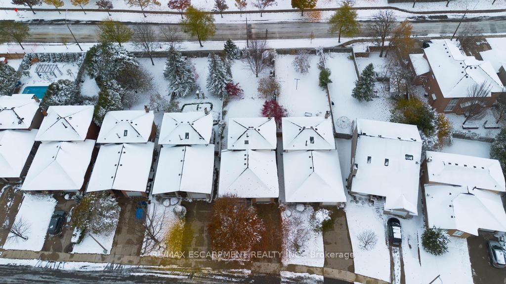 Photo 30 of 162 Solomon Crescent, Hamilton, Trenholme — HOMEH