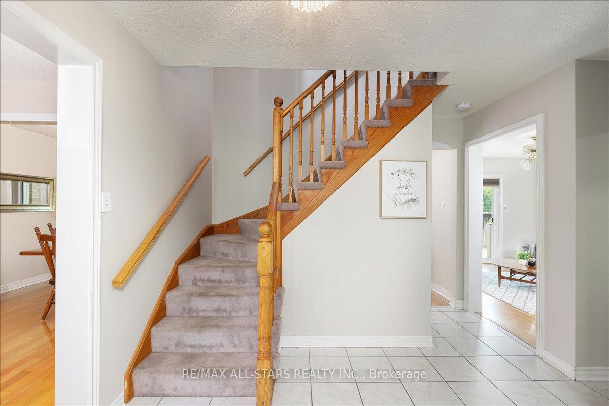 Photo 3 of 16 Iveagh Drive, Georgina, Keswick North — HOMEH