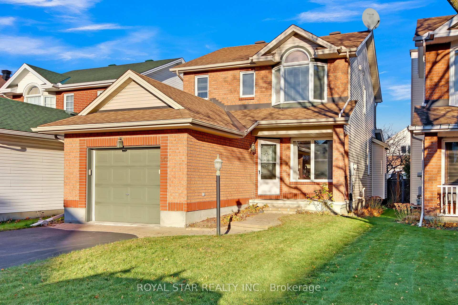 Photo 2 of 90 Longshire Circle, Ottawa, Barrhaven - Longfields — HOMEH