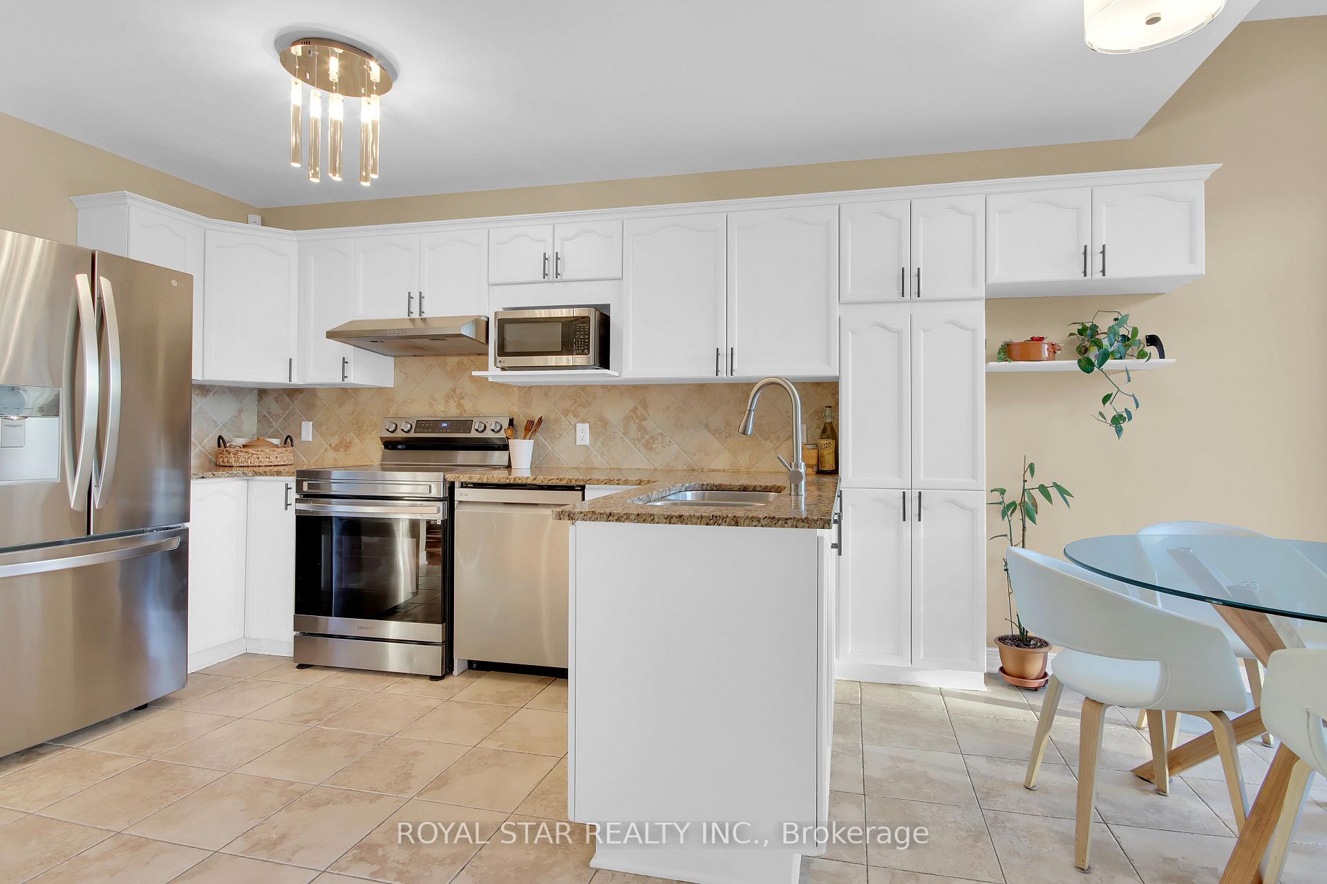 Photo 11 of 90 Longshire Circle, Ottawa, Barrhaven - Longfields — HOMEH