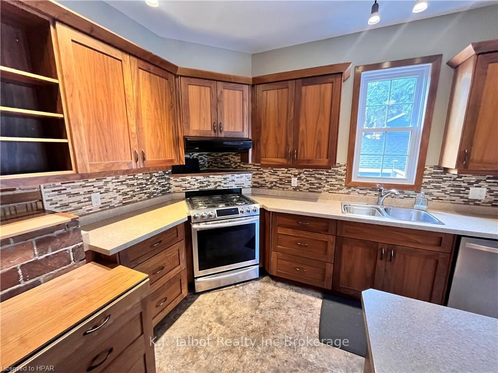 Photo 18 of 178 Gibbons Street, Goderich, Goderich (Town) — HOMEH