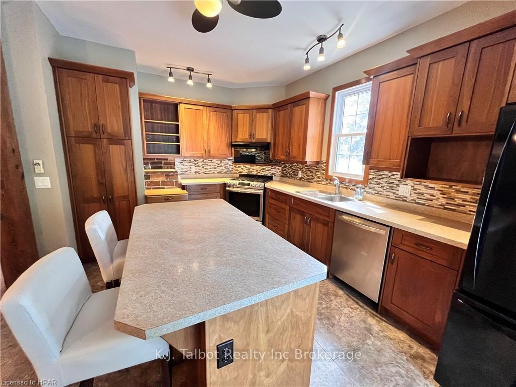 Photo 20 of 178 Gibbons Street, Goderich, Goderich (Town) — HOMEH