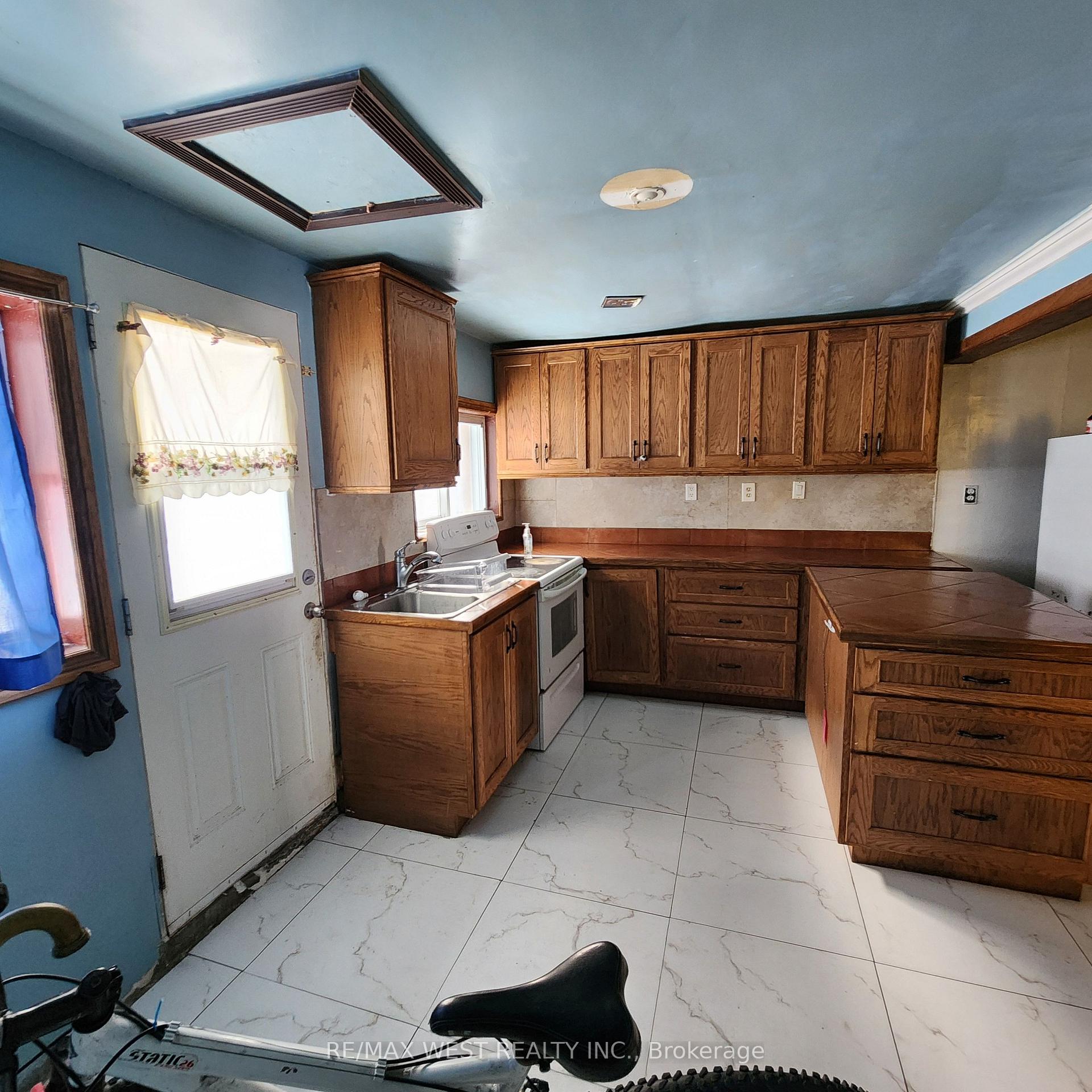 Photo 9 of 131 Station Street, Belleville, Belleville Ward — HOMEH