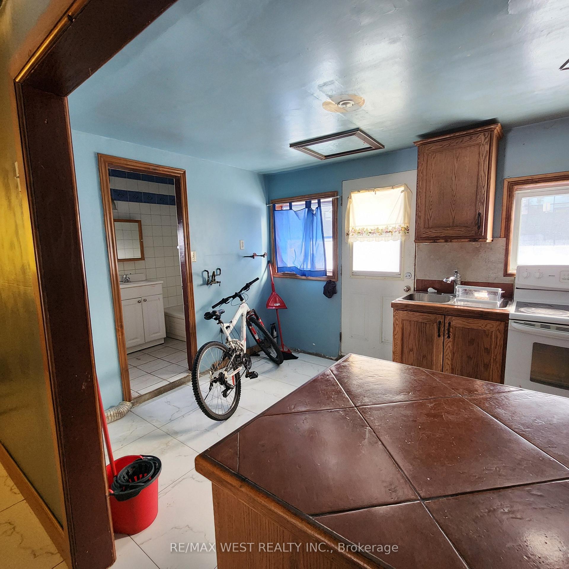 Photo 11 of 131 Station Street, Belleville, Belleville Ward — HOMEH