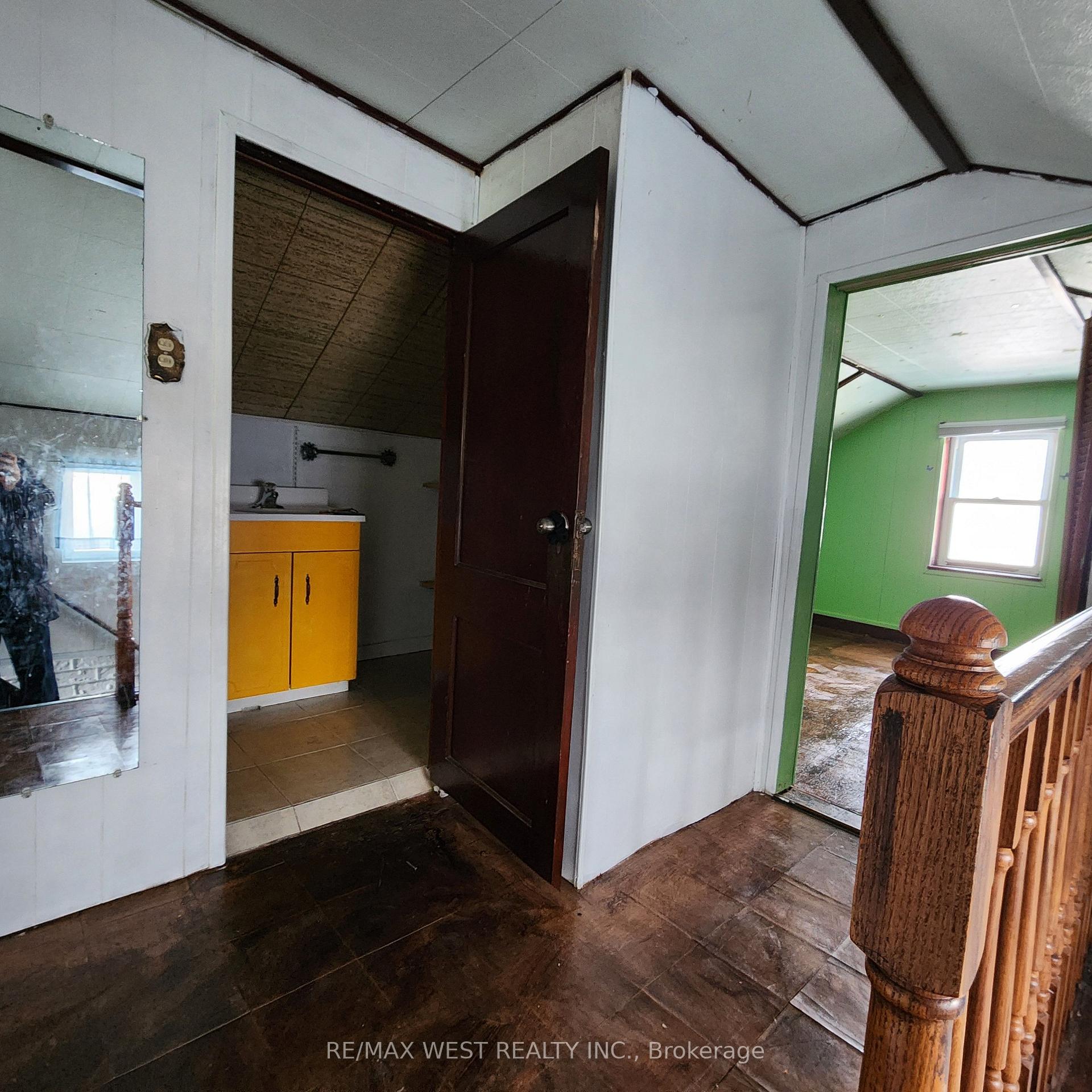 Photo 15 of 131 Station Street, Belleville, Belleville Ward — HOMEH