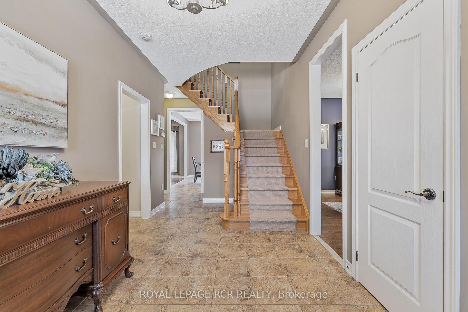 Photo 6 of 2 Littlebrook Lane, Caledon, Caledon East — HOMEH