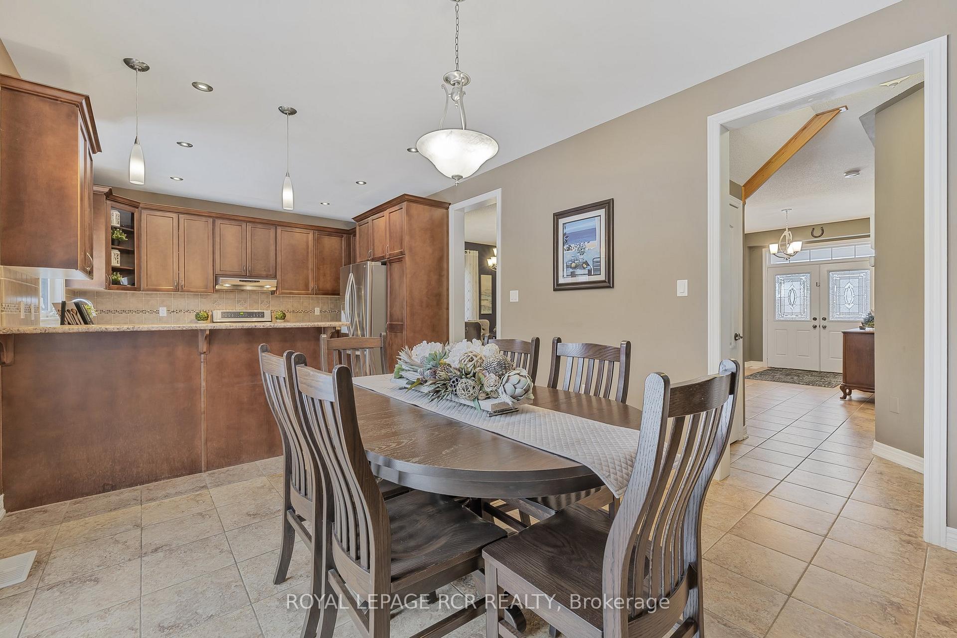 Photo 7 of 2 Littlebrook Lane, Caledon, Caledon East — HOMEH