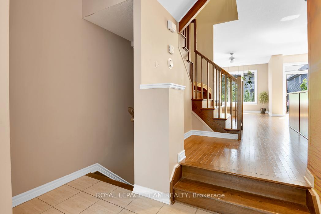 Photo 3 of 727 Hazelnut Crescent, Ottawa, Blossom Park/Kemp Park/Findlay Creek — HOMEH