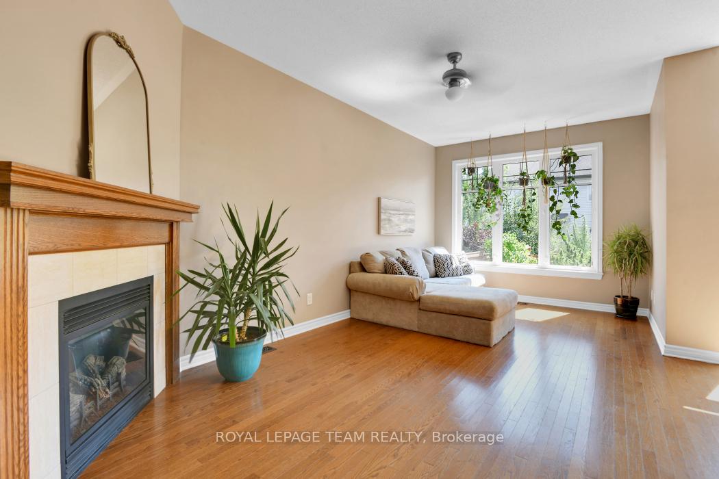 Photo 5 of 727 Hazelnut Crescent, Ottawa, Blossom Park/Kemp Park/Findlay Creek — HOMEH
