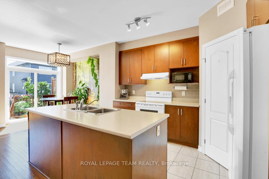 Photo 7 of 727 Hazelnut Crescent, Ottawa, Blossom Park/Kemp Park/Findlay Creek — HOMEH