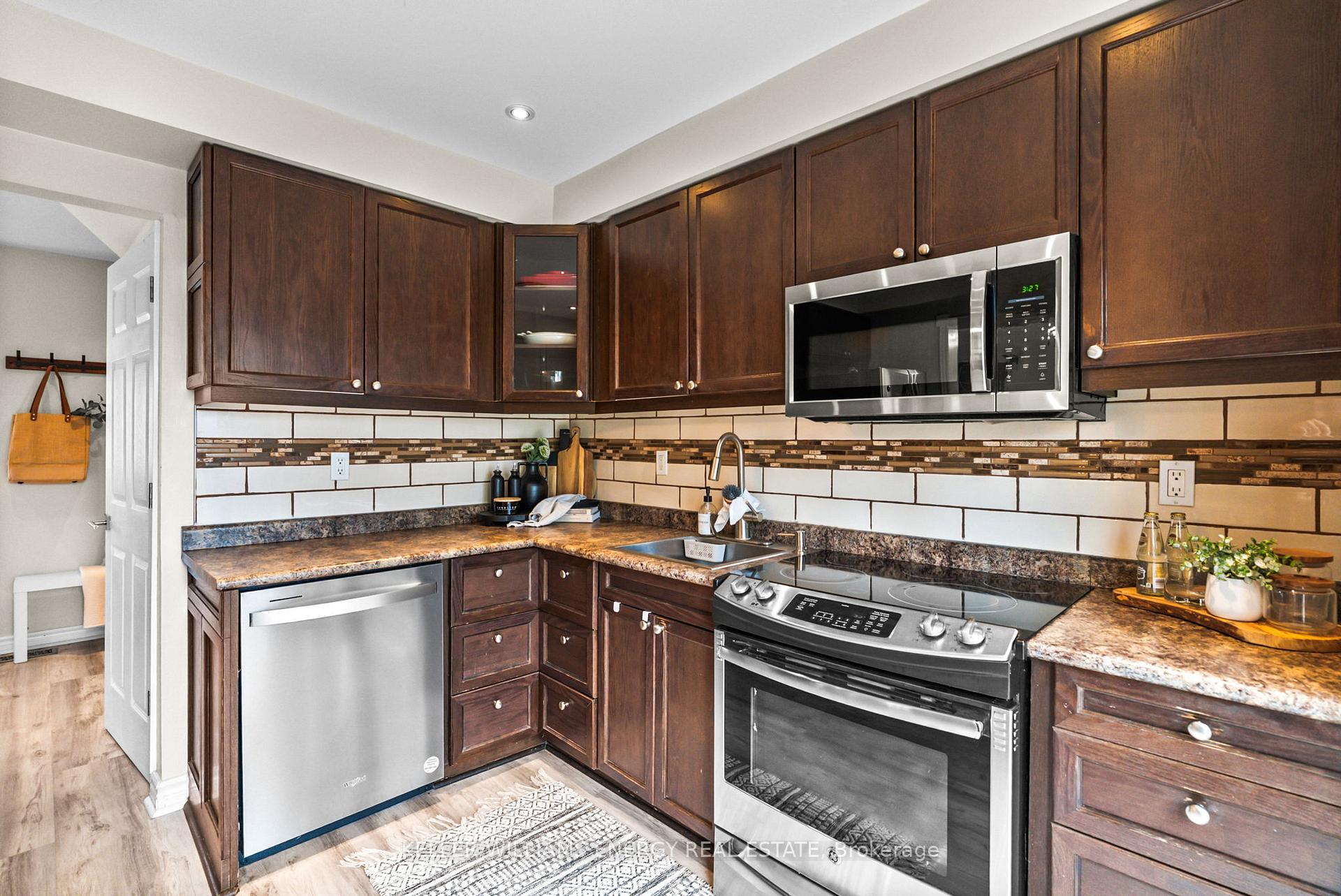 Photo 10 of 114 Yorkville Drive, Clarington, Courtice — HOMEH